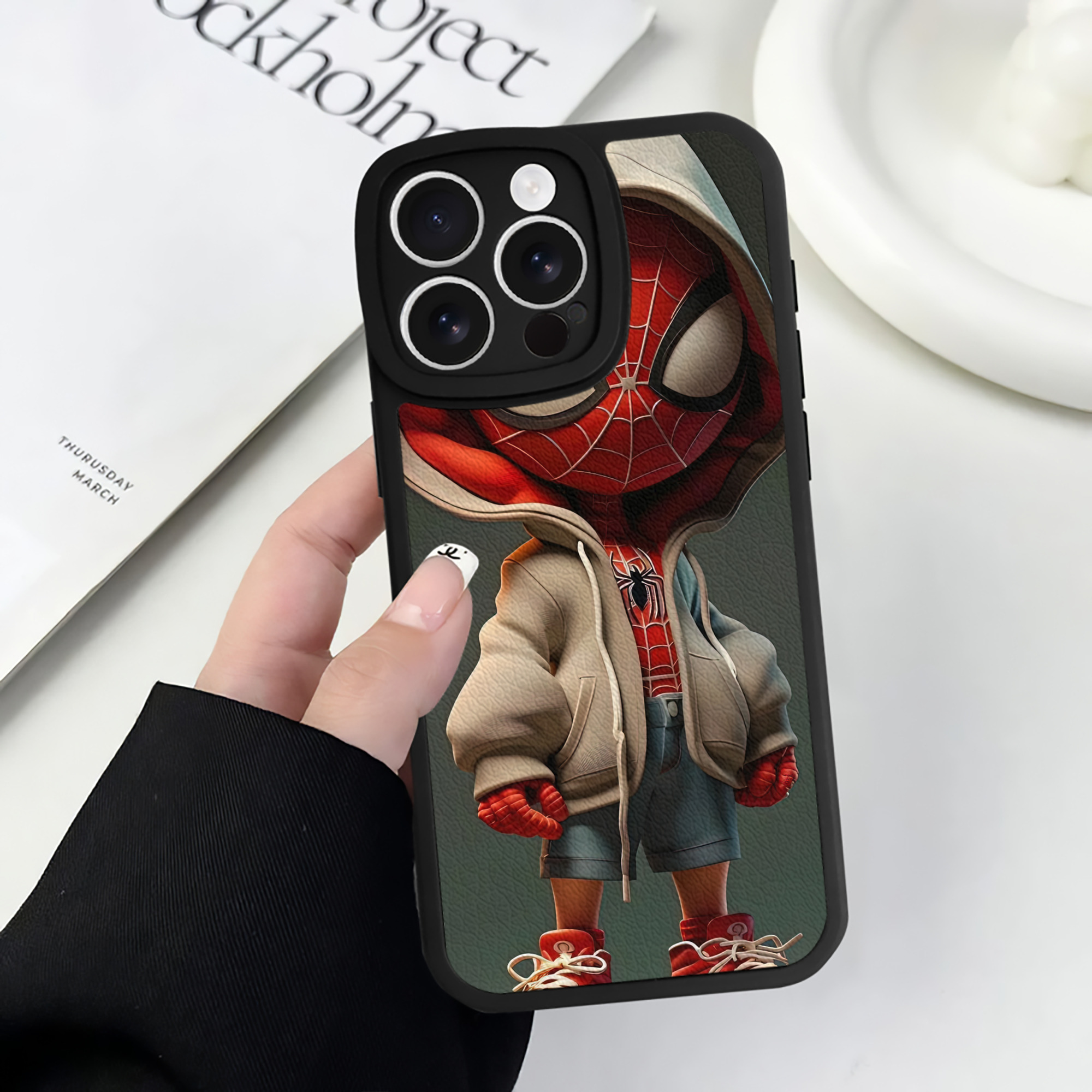 （画像用） Spider Man スパイダーマン 【iPhone 16シリーズ対応】シリコンスマホケース（レザー調） 材質：シリコン